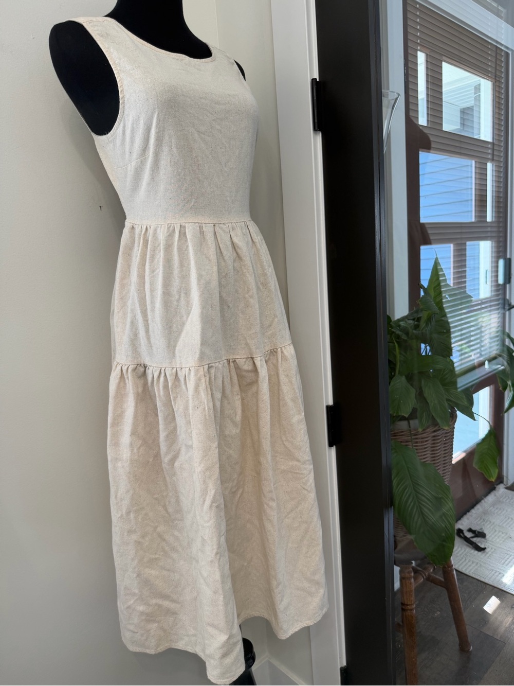 Petal & Pup 100% Linen Beige Tie-Back Tiered Midi Dress Size 4 - Picture 3 of 14